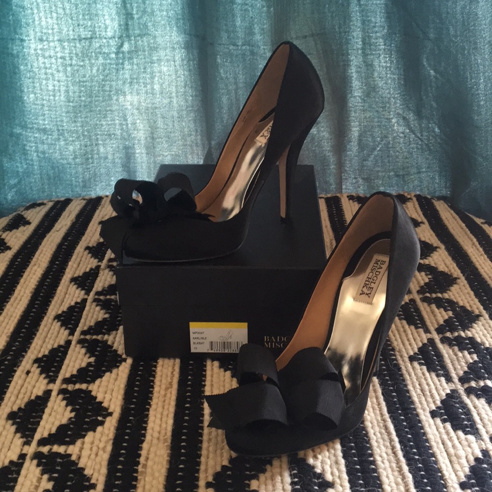 NWT Badgley Mischka Black Satin Heels! Size 10
